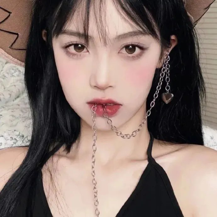 垃圾箱里的婴儿